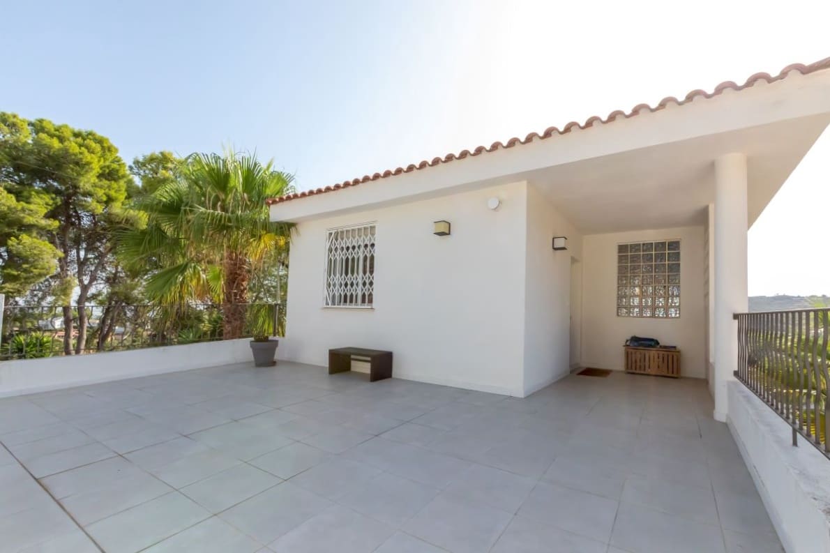 4 soveværelse Villa til salg i Chiva med swimmingpool garage - € 359.000 (Ref: 10057414)