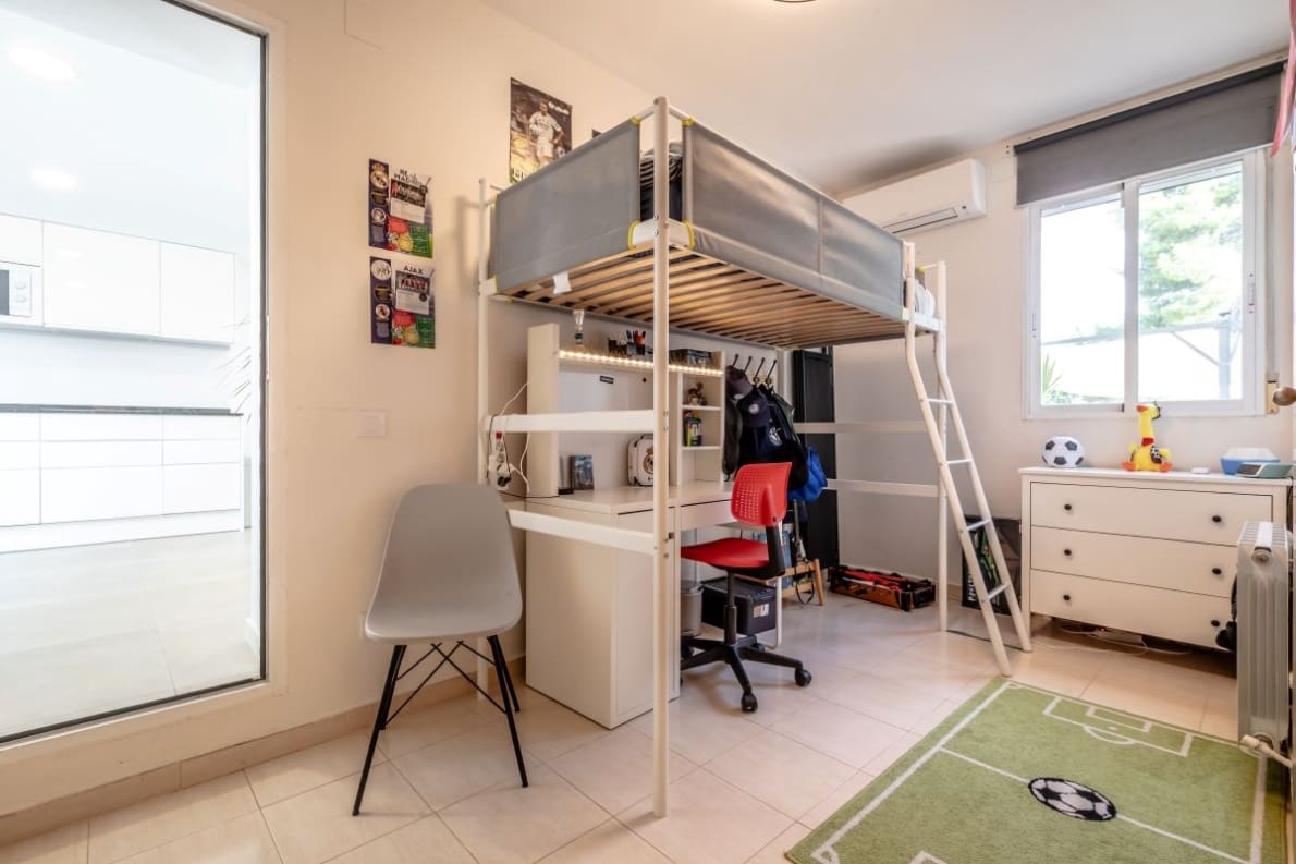 4 soveværelse Villa til salg i Chiva med swimmingpool garage - € 359.000 (Ref: 10057414)