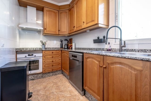 4 soveværelse Villa til salg i Chiva med swimmingpool garage - € 359.000 (Ref: 10057414)