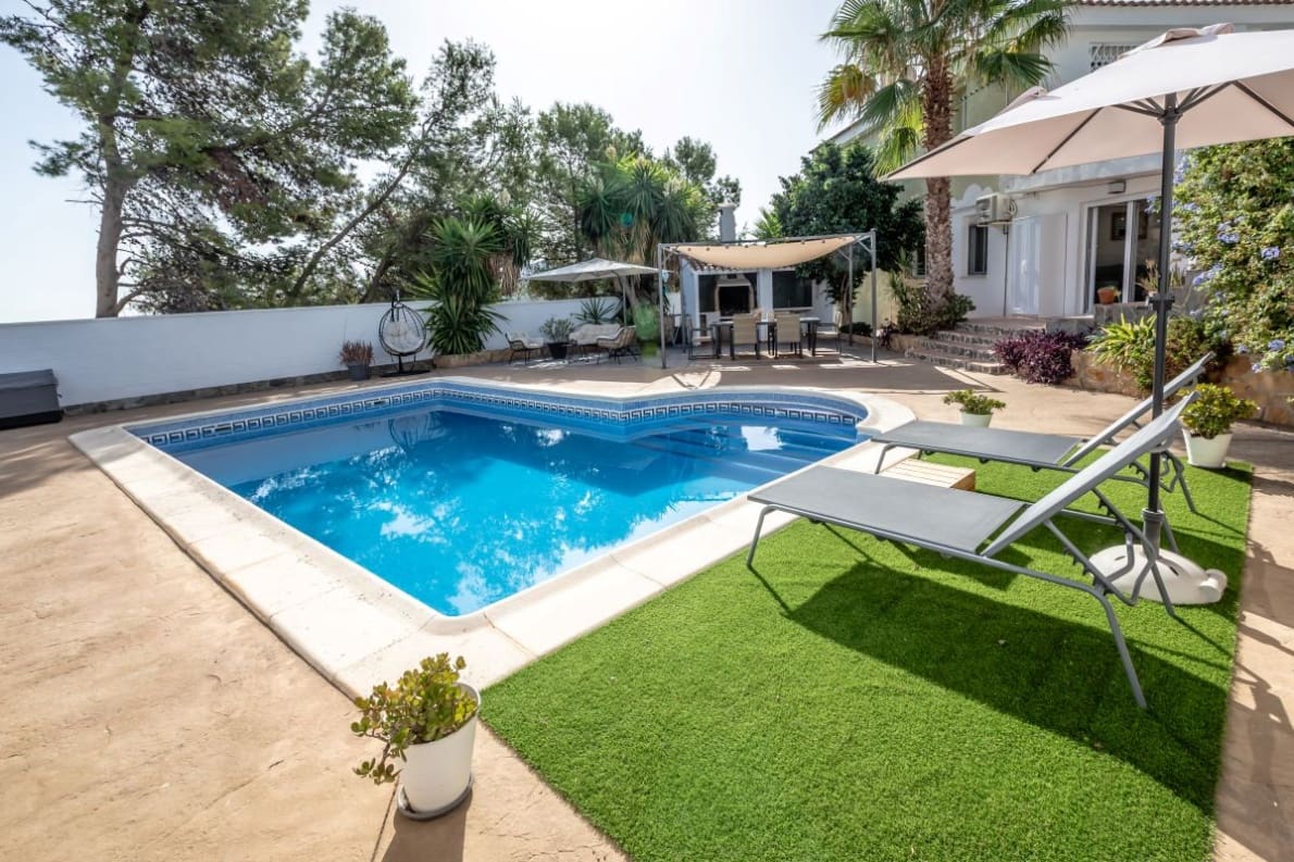 4 soveværelse Villa til salg i Chiva med swimmingpool garage - € 359.000 (Ref: 10057414)