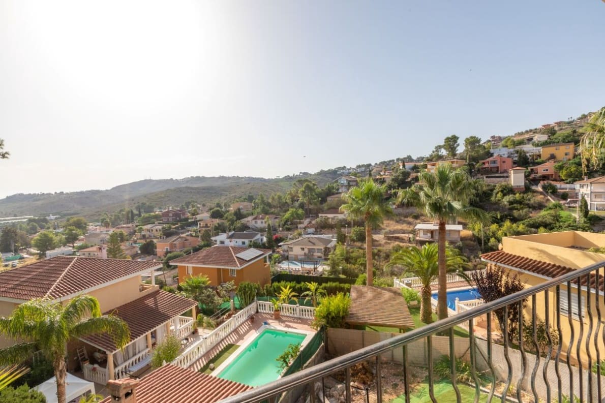 4 soveværelse Villa til salg i Chiva med swimmingpool garage - € 359.000 (Ref: 10057414)