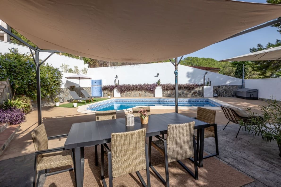 4 soveværelse Villa til salg i Chiva med swimmingpool garage - € 359.000 (Ref: 10057414)