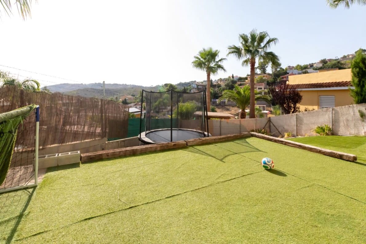 4 soveværelse Villa til salg i Chiva med swimmingpool garage - € 359.000 (Ref: 10057414)