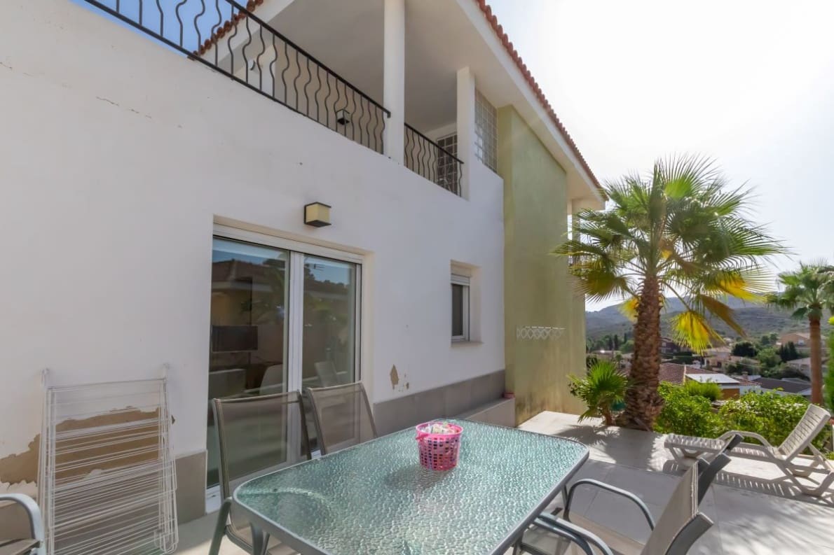 4 soveværelse Villa til salg i Chiva med swimmingpool garage - € 359.000 (Ref: 10057414)