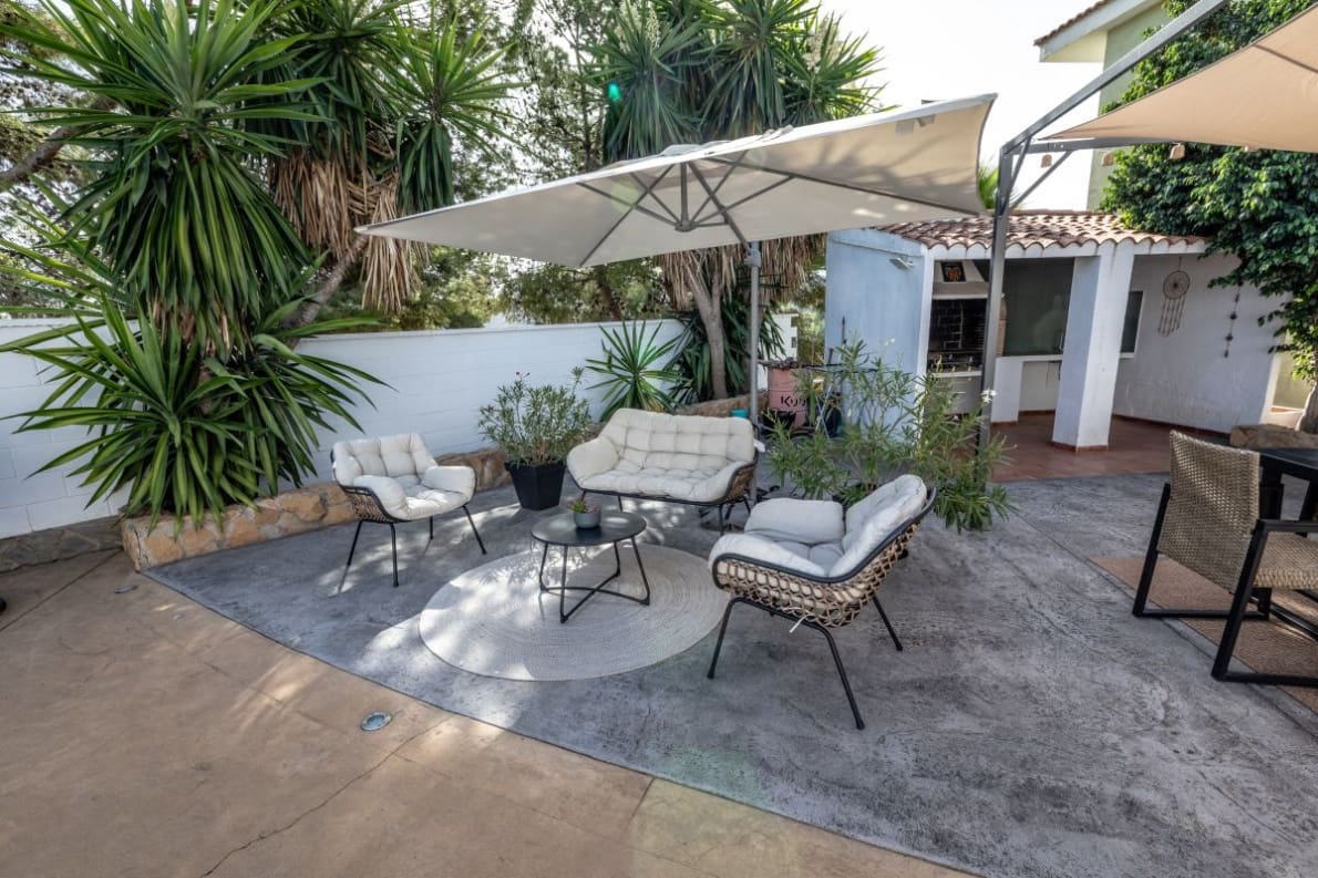 4 soveværelse Villa til salg i Chiva med swimmingpool garage - € 359.000 (Ref: 10057414)
