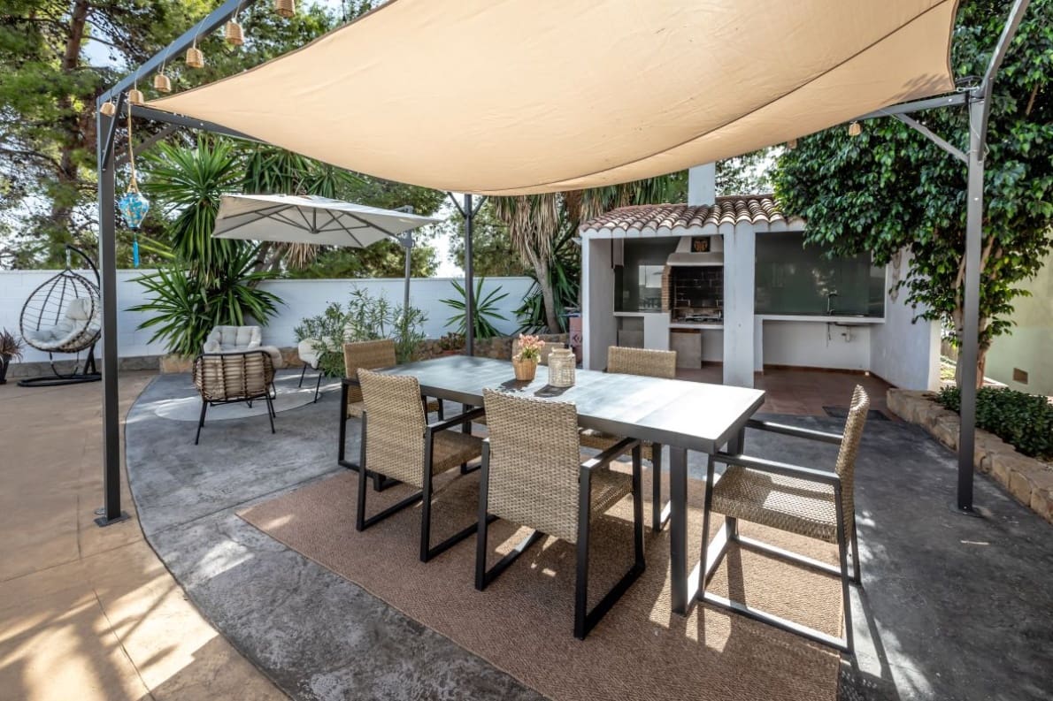 4 soveværelse Villa til salg i Chiva med swimmingpool garage - € 359.000 (Ref: 10057414)