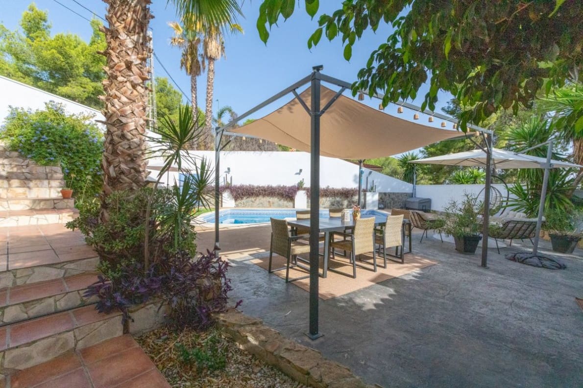 4 soveværelse Villa til salg i Chiva med swimmingpool garage - € 359.000 (Ref: 10057414)