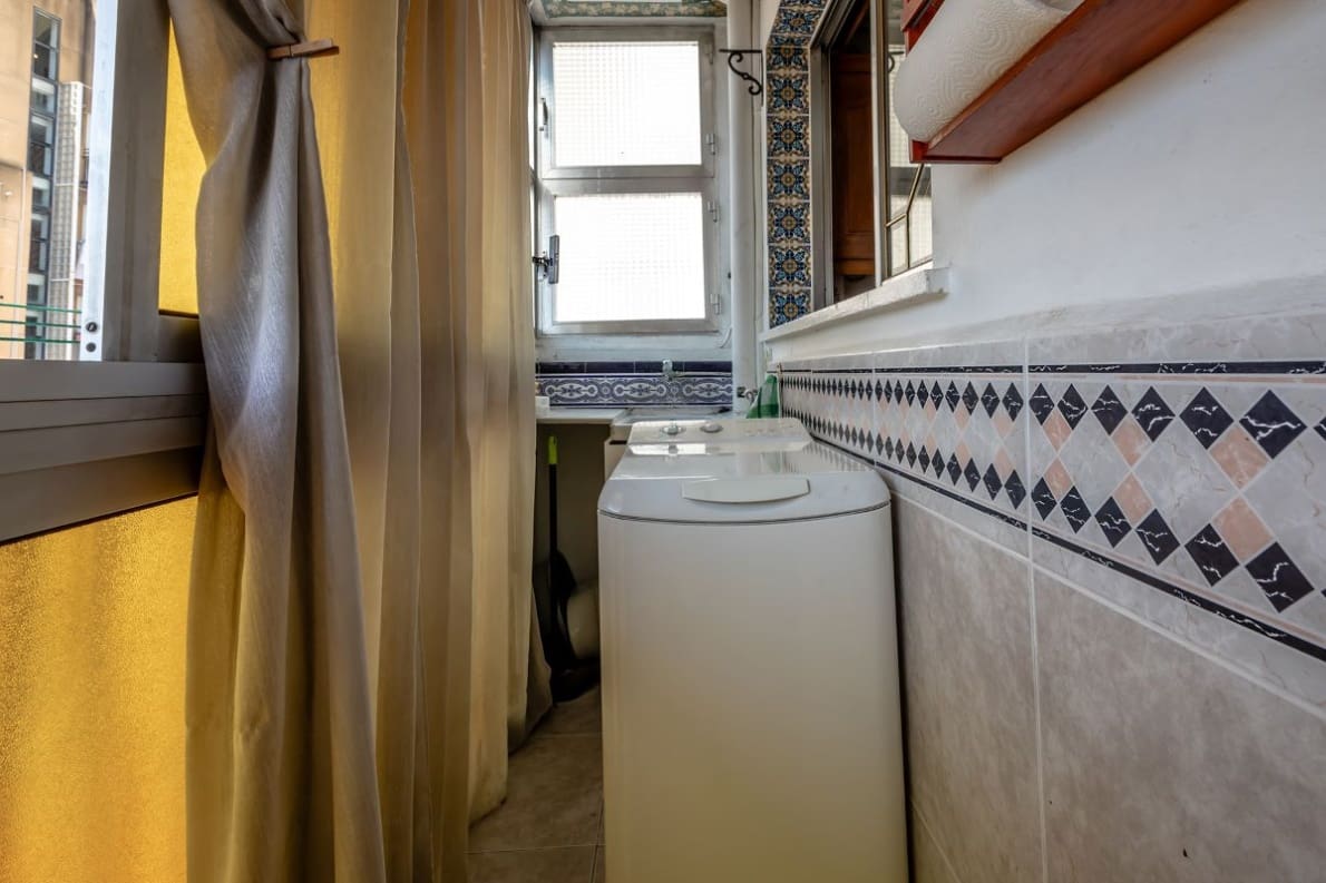3 sovrum Lägenhet till salu i Valencia stad med garage - 390 000 € (Ref: 10057417)