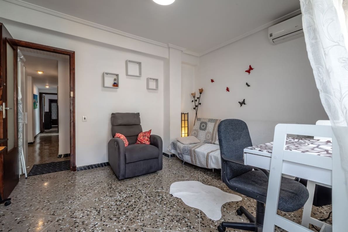 Apartamento de 3 habitaciones en València ciudad en venta - 240.000 € (Ref: 10057421)