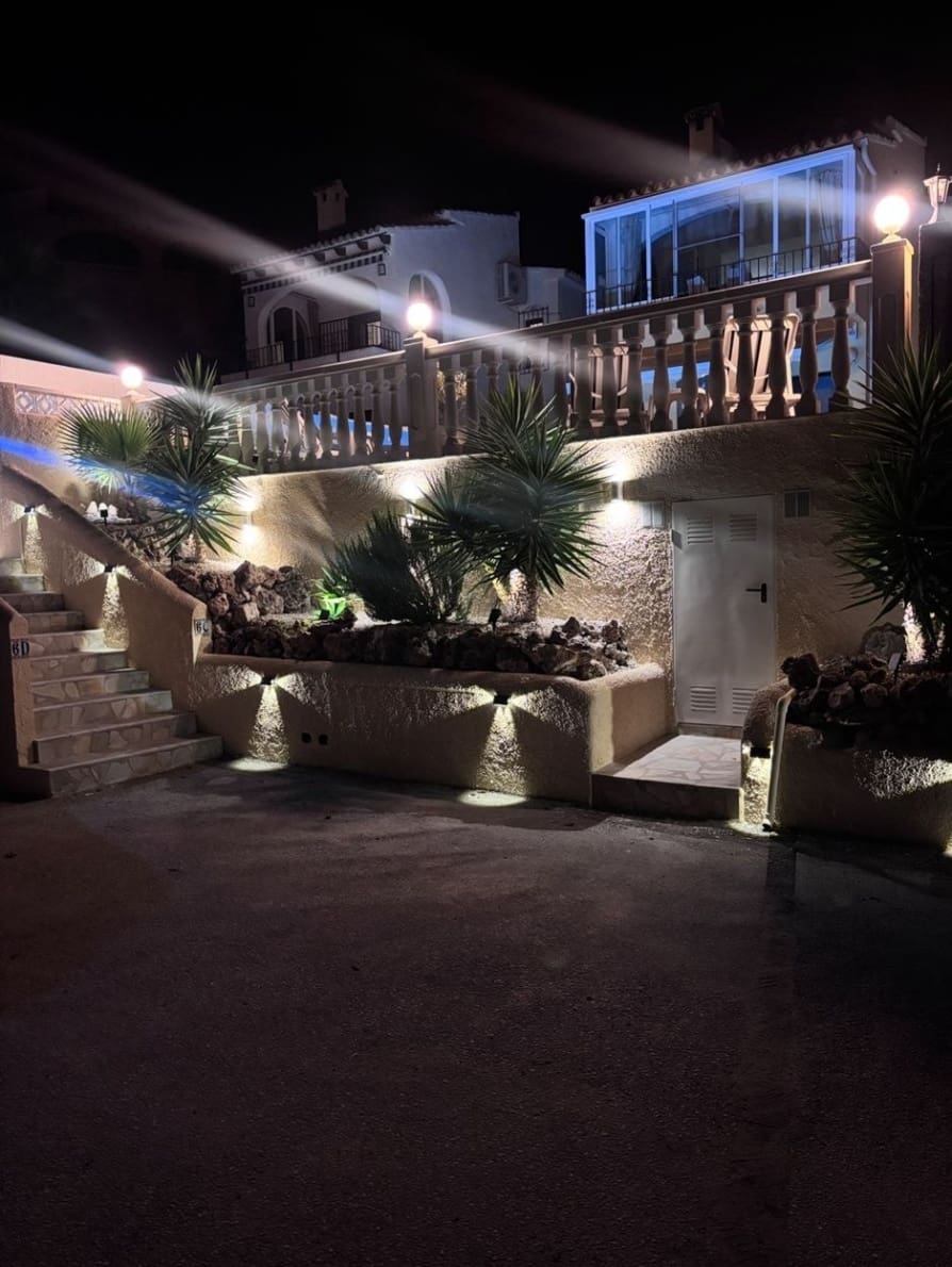 Chalet de 3 habitaciones en Moraira en venta con piscina garaje - 499.000 € (Ref: 10057425)