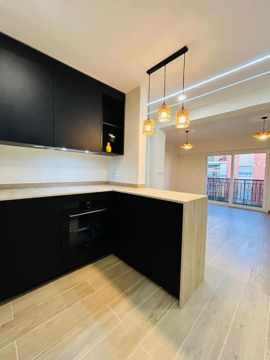 3 bedroom Apartment for sale in Valencia city - € 430,000 (Ref: 10057427)