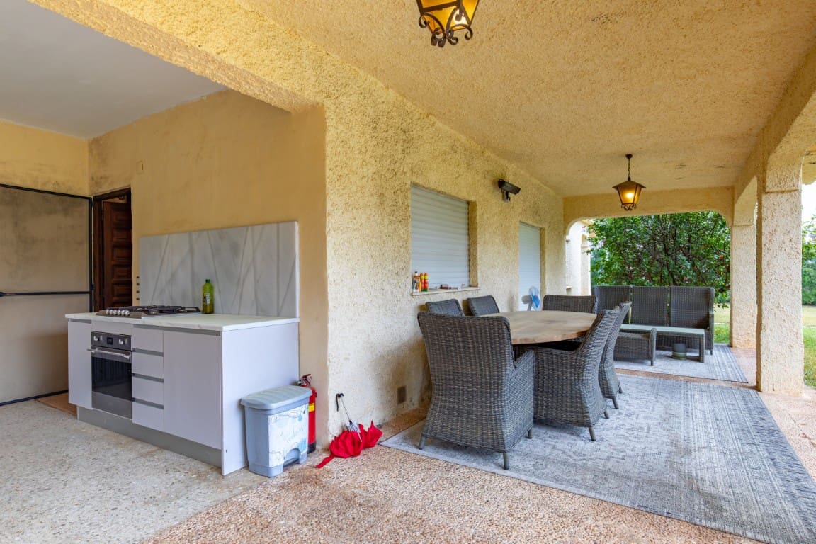 Chalet de 5 habitaciones en Alberic en venta con piscina - 369.000 € (Ref: 10057435)