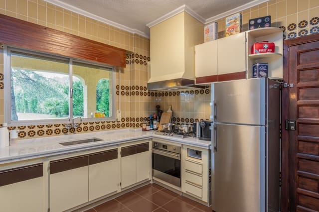 5 slaapkamer Villa te koop in Alberic met zwembad - € 369.000 (Ref: 10057435)