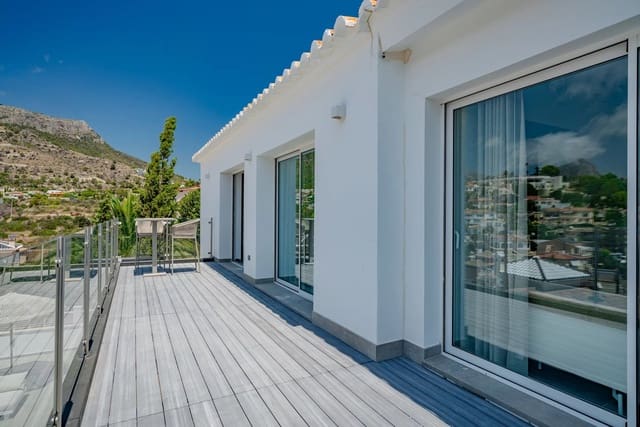 4 chambre Villa/Maison à vendre à Pueblo, Calpe / Calp avec piscine garage - 1 099 000 € (Ref: 10045635)