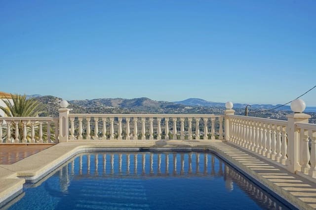 Chalet de 4 habitaciones en Pueblo, Calpe / Calp en venta con piscina garaje - 690.000 € (Ref: 10045645)