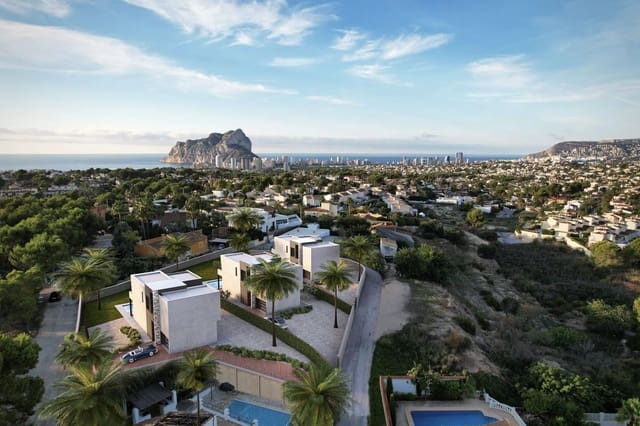 Chalet de 3 habitaciones en Calpe / Calp en venta con piscina - 925.000 € (Ref: 10045652)
