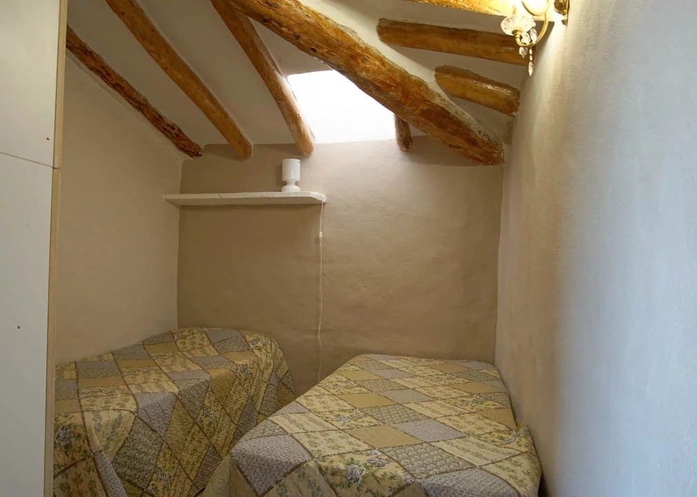 8 slaapkamer Villa te koop in La Nucia met zwembad - € 2.500.000 (Ref: 10045655)