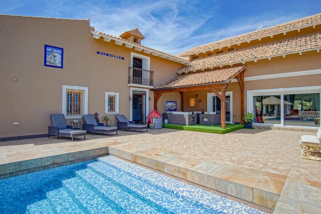 8 slaapkamer Villa te koop in La Nucia met zwembad - € 2.500.000 (Ref: 10045655)