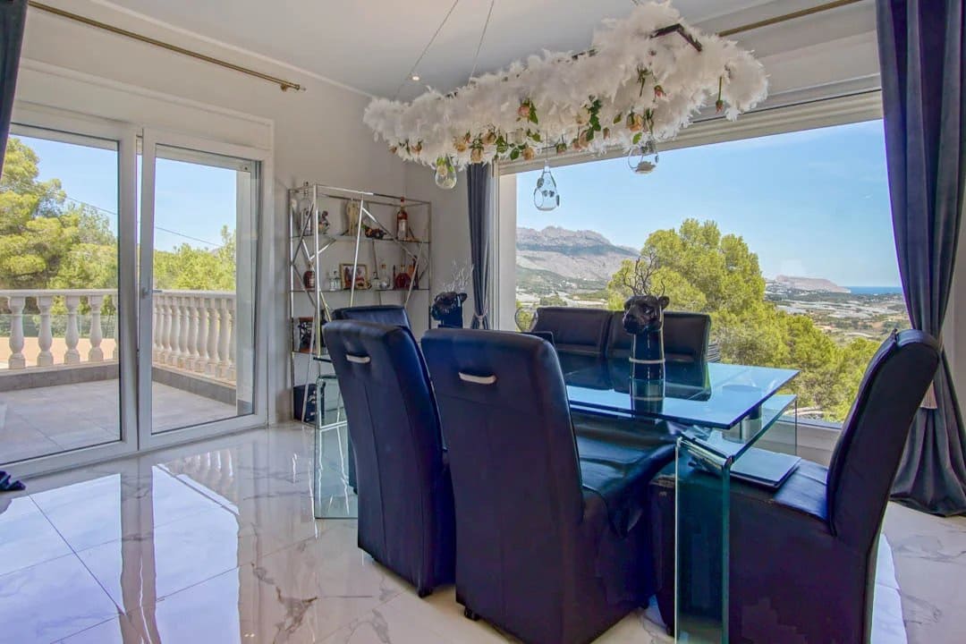 8 slaapkamer Villa te koop in La Nucia met zwembad - € 2.500.000 (Ref: 10045655)