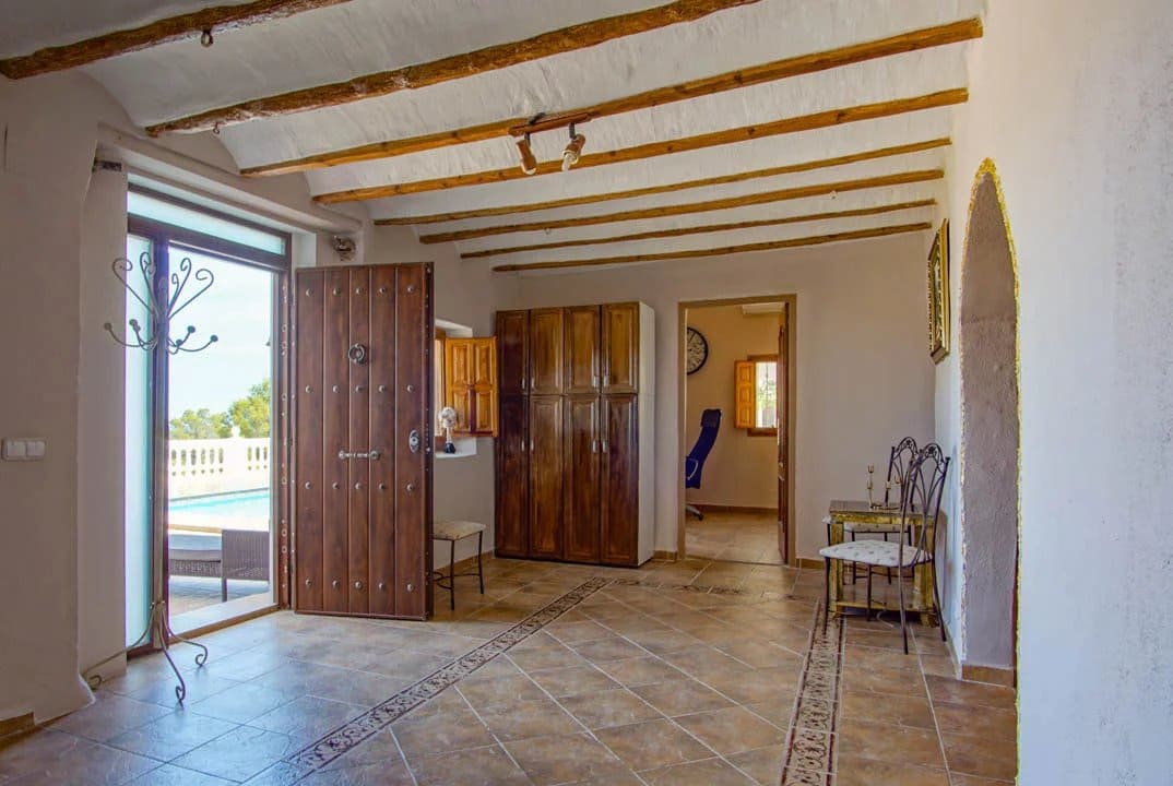 8 slaapkamer Villa te koop in La Nucia met zwembad - € 2.500.000 (Ref: 10045655)