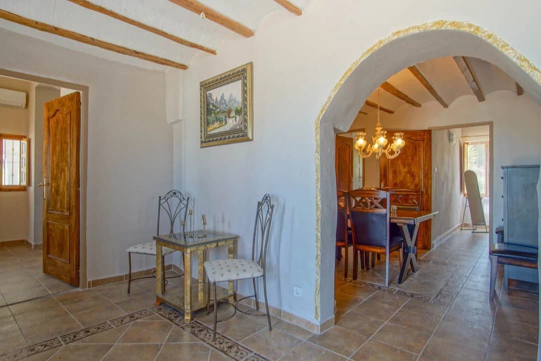 8 slaapkamer Villa te koop in La Nucia met zwembad - € 2.500.000 (Ref: 10045655)