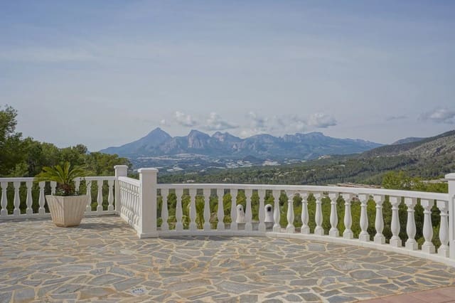 Chalet de 4 habitaciones en Altea en venta con piscina garaje - 1.295.000 € (Ref: 10045659)
