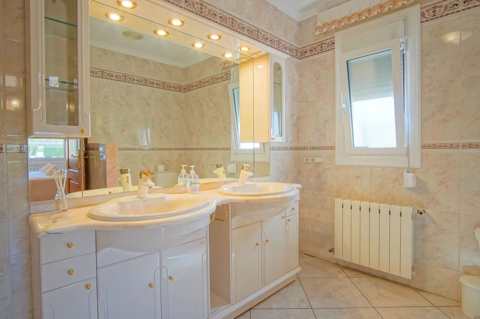 8 soverom Villa til salgs i Benissa med svømmebasseng - € 2 995 000 (Ref: 10045662)