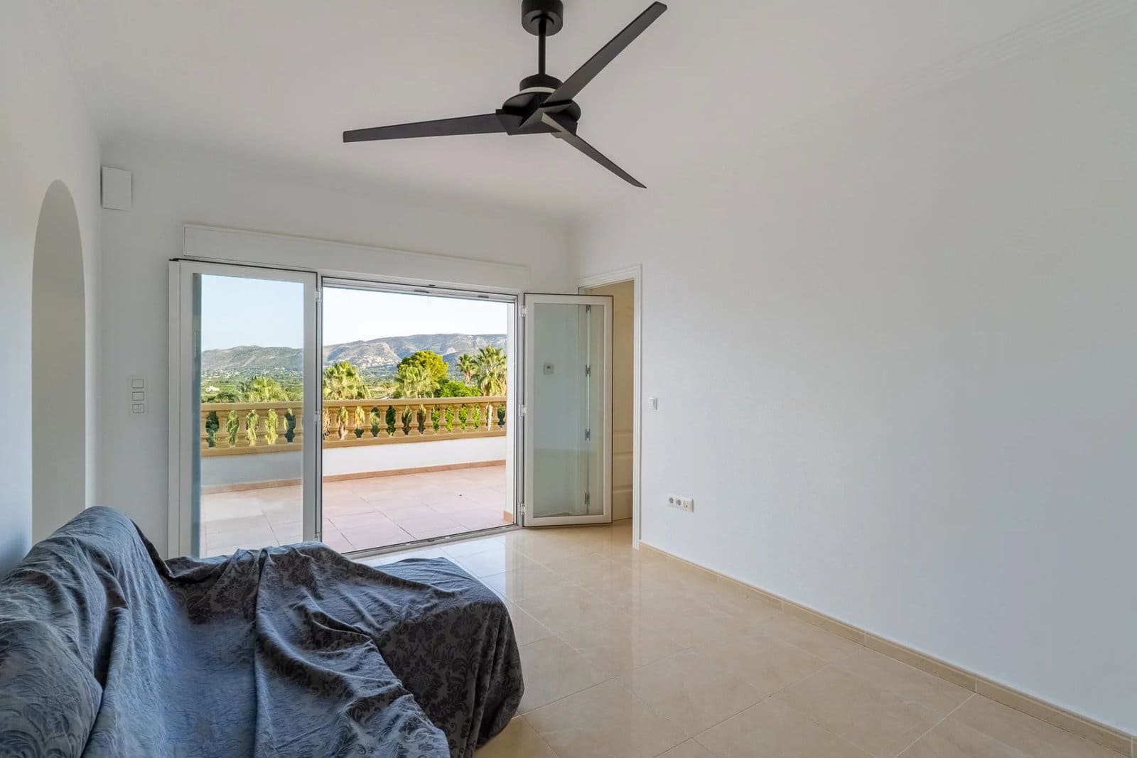 Chalet de 4 habitaciones en Beniarbeig en venta con piscina garaje - 799.000 € (Ref: 10098426)