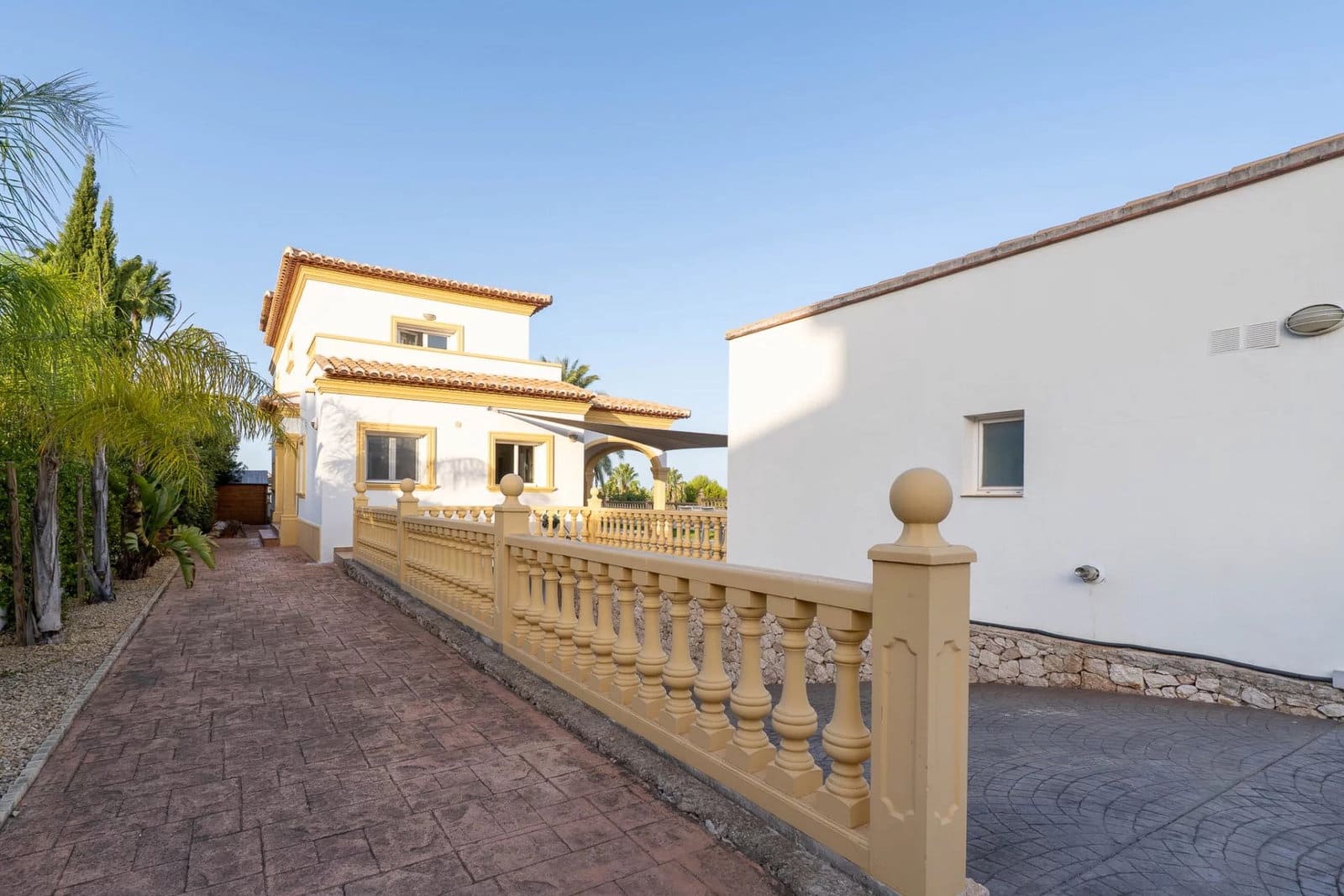 Chalet de 4 habitaciones en Beniarbeig en venta con piscina garaje - 799.000 € (Ref: 10098426)