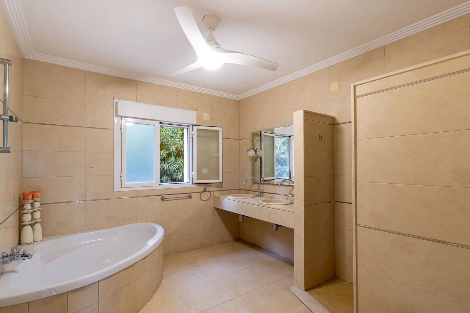 Chalet de 4 habitaciones en Beniarbeig en venta con piscina garaje - 799.000 € (Ref: 10098426)