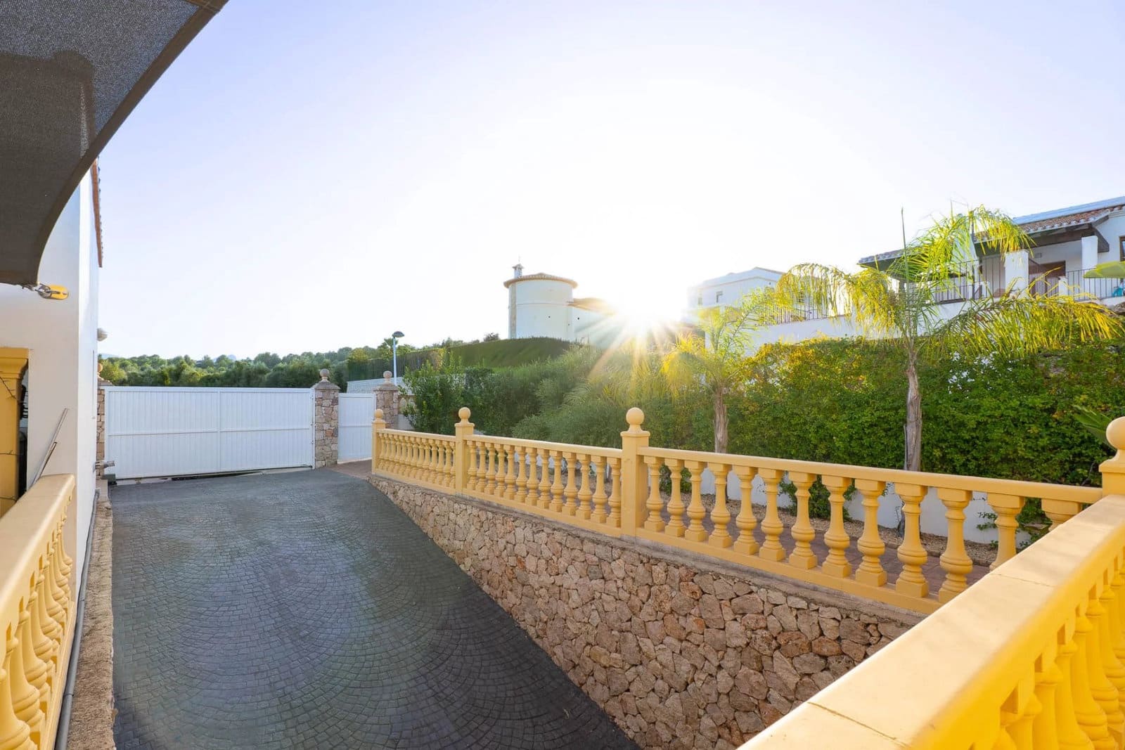 Chalet de 4 habitaciones en Beniarbeig en venta con piscina garaje - 799.000 € (Ref: 10098426)