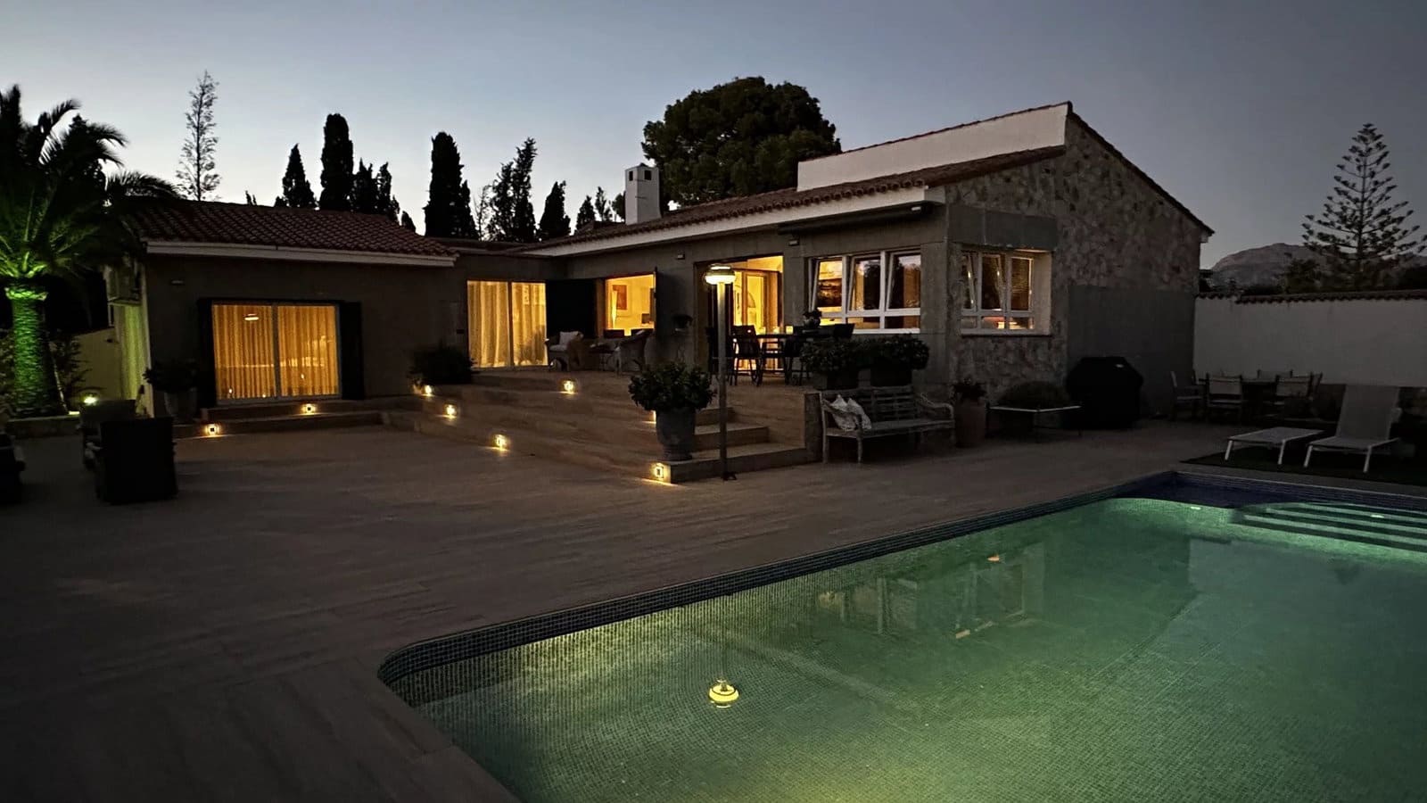 4 bedroom Villa for sale in La Nucia with pool garage - € 835,000 (Ref: 10102624)