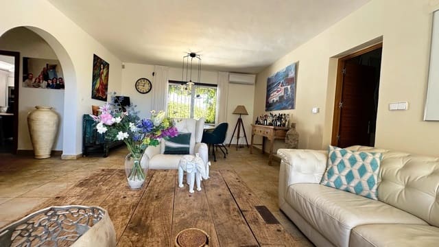 4 bedroom Villa for sale in La Nucia Pueblo  , La Nucia with pool garage - € 835,000 (Ref: 10102624)