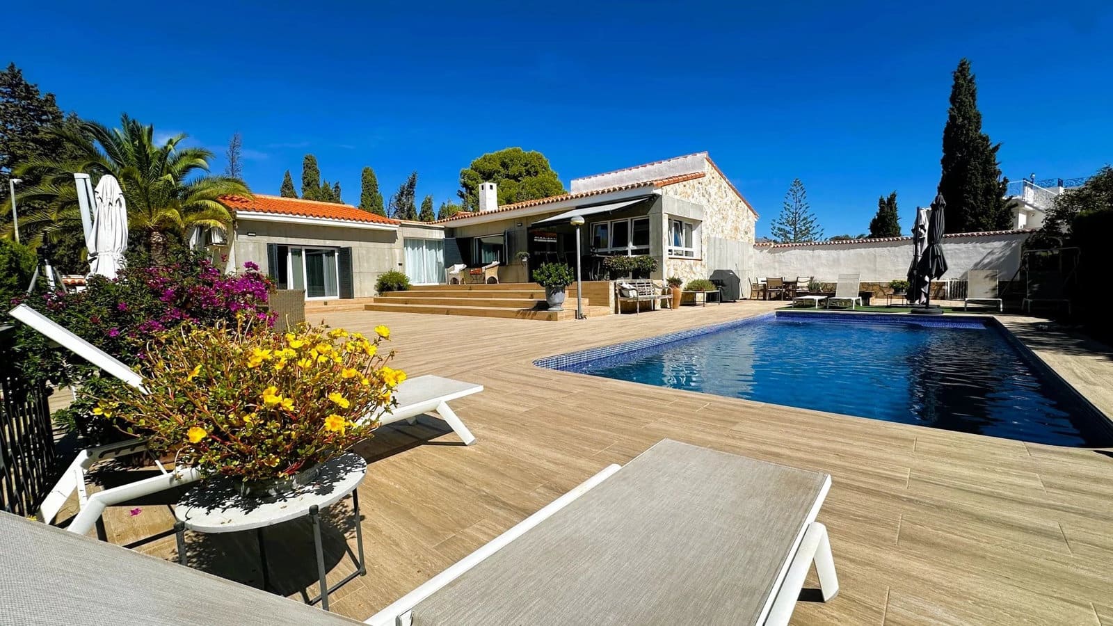 4 bedroom Villa for sale in La Nucia with pool garage - € 835,000 (Ref: 10102624)