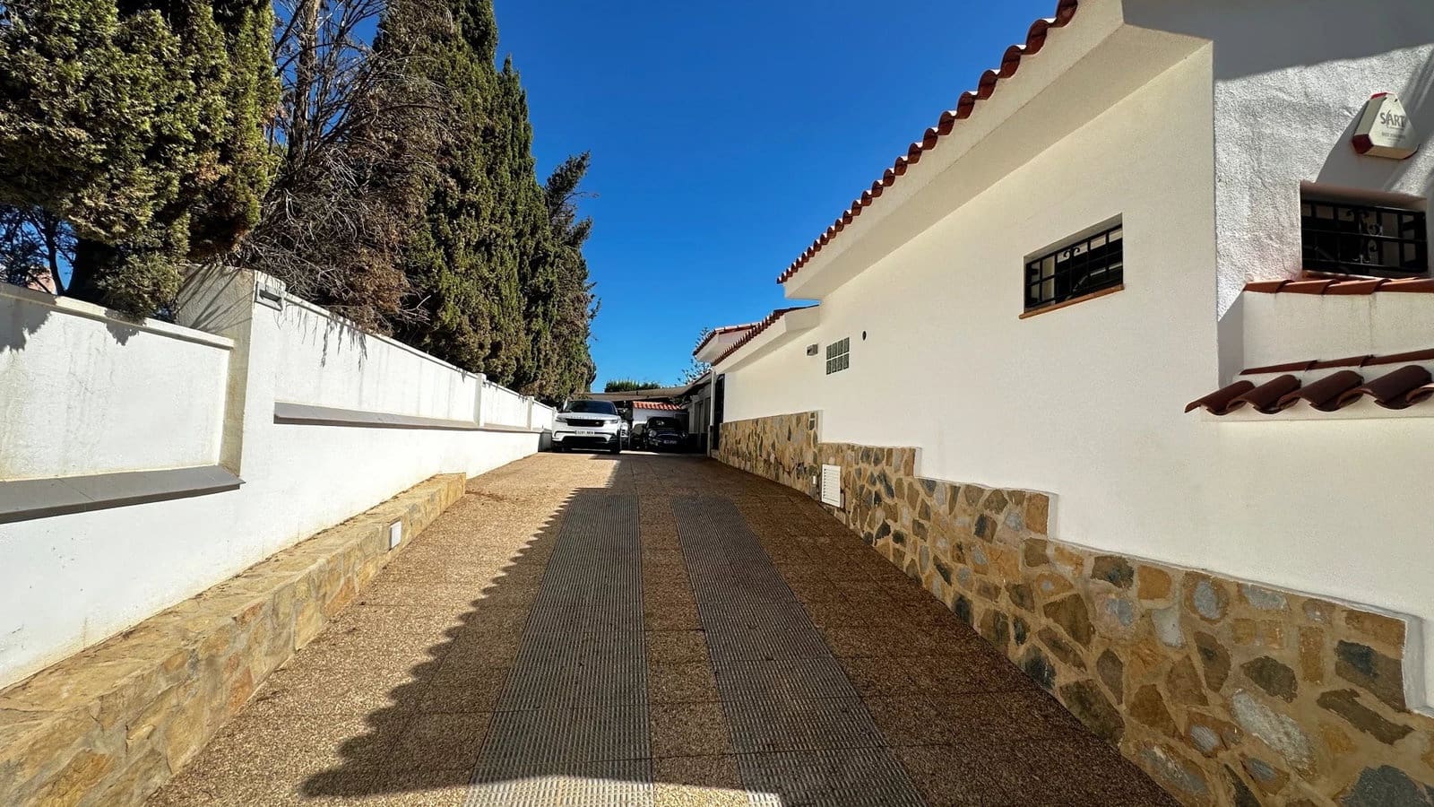 4 bedroom Villa for sale in La Nucia with pool garage - € 835,000 (Ref: 10102624)
