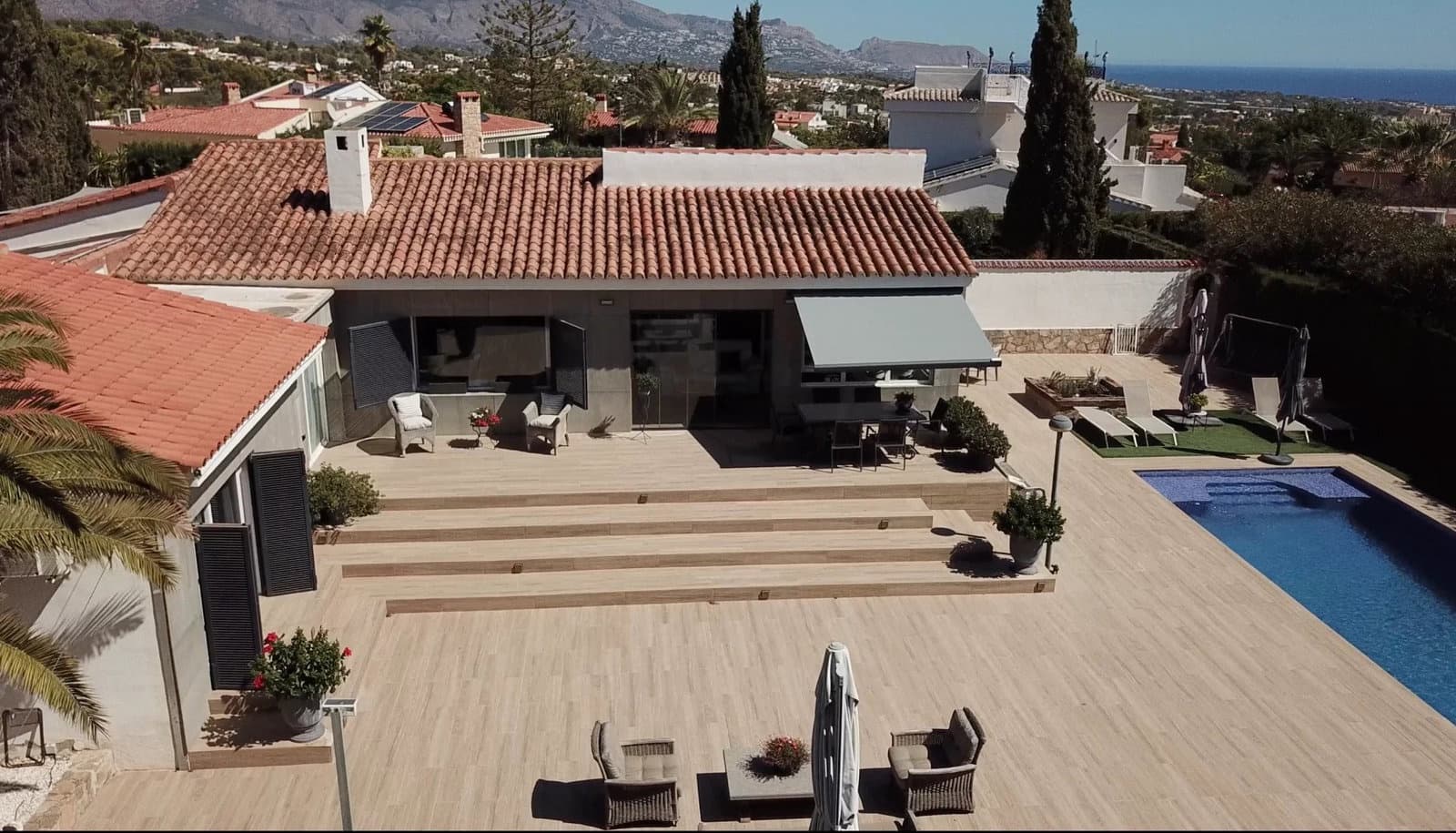 4 bedroom Villa for sale in La Nucia with pool garage - € 835,000 (Ref: 10102624)