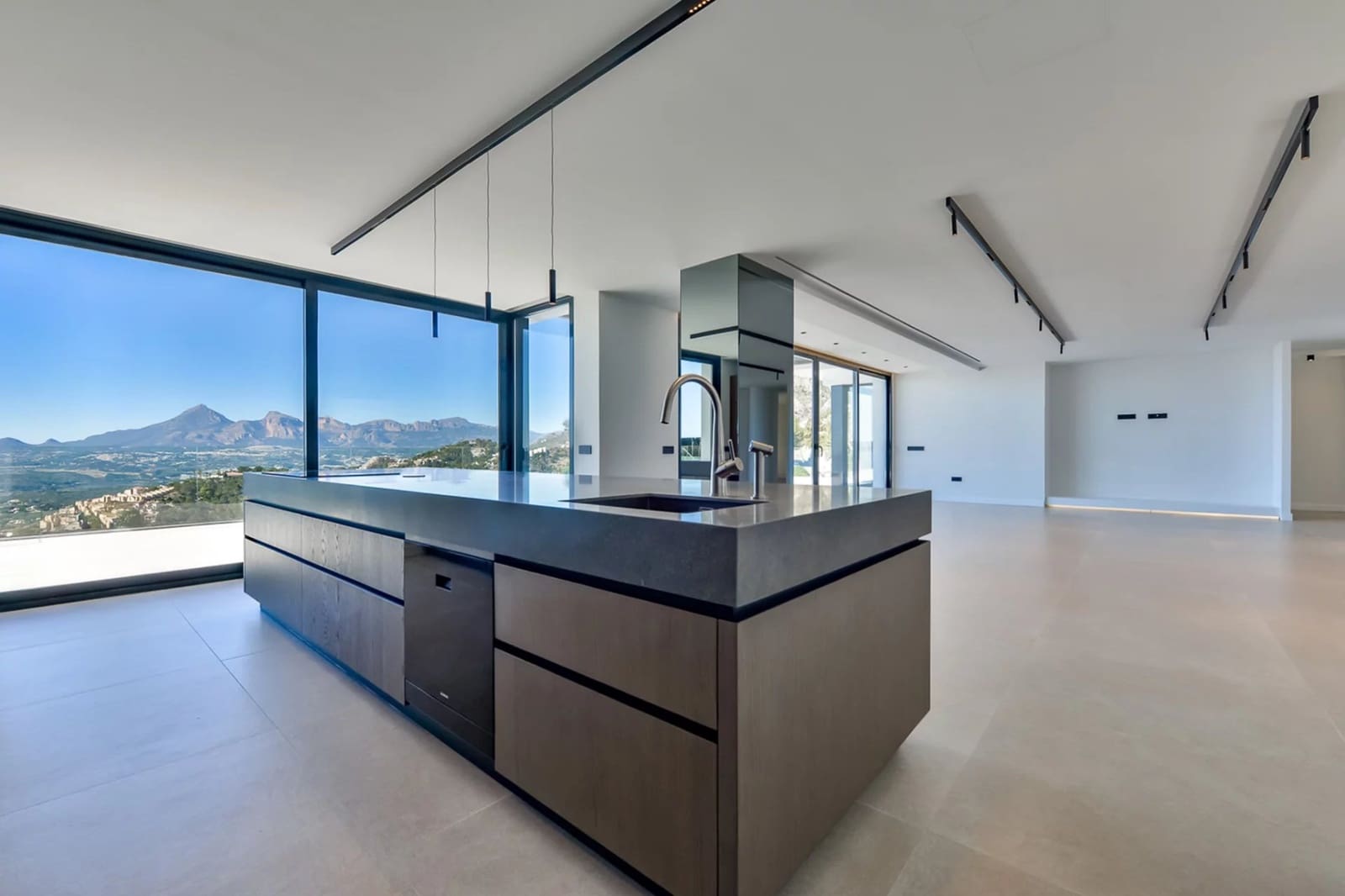 5 bedroom Villa for sale in Altea with pool - € 2,690,000 (Ref: 10141429)