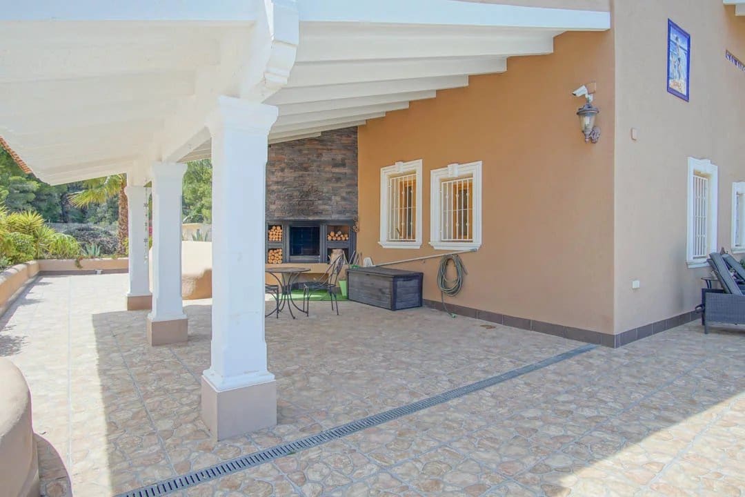 8 soveværelse Villa til salg i La Nucia med swimmingpool garage - € 2.500.000 (Ref: 10141436)