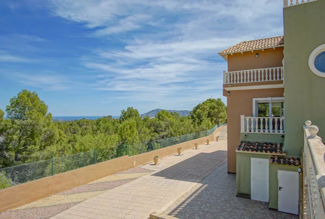 8 soveværelse Villa til salg i La Nucia med swimmingpool garage - € 2.500.000 (Ref: 10141436)