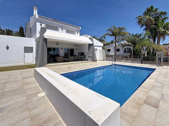 3 slaapkamer Villa te koop in Pinar del Advocat - Cometa, Teulada-Moraira met zwembad garage - € 999.000 (Ref: 10154317)