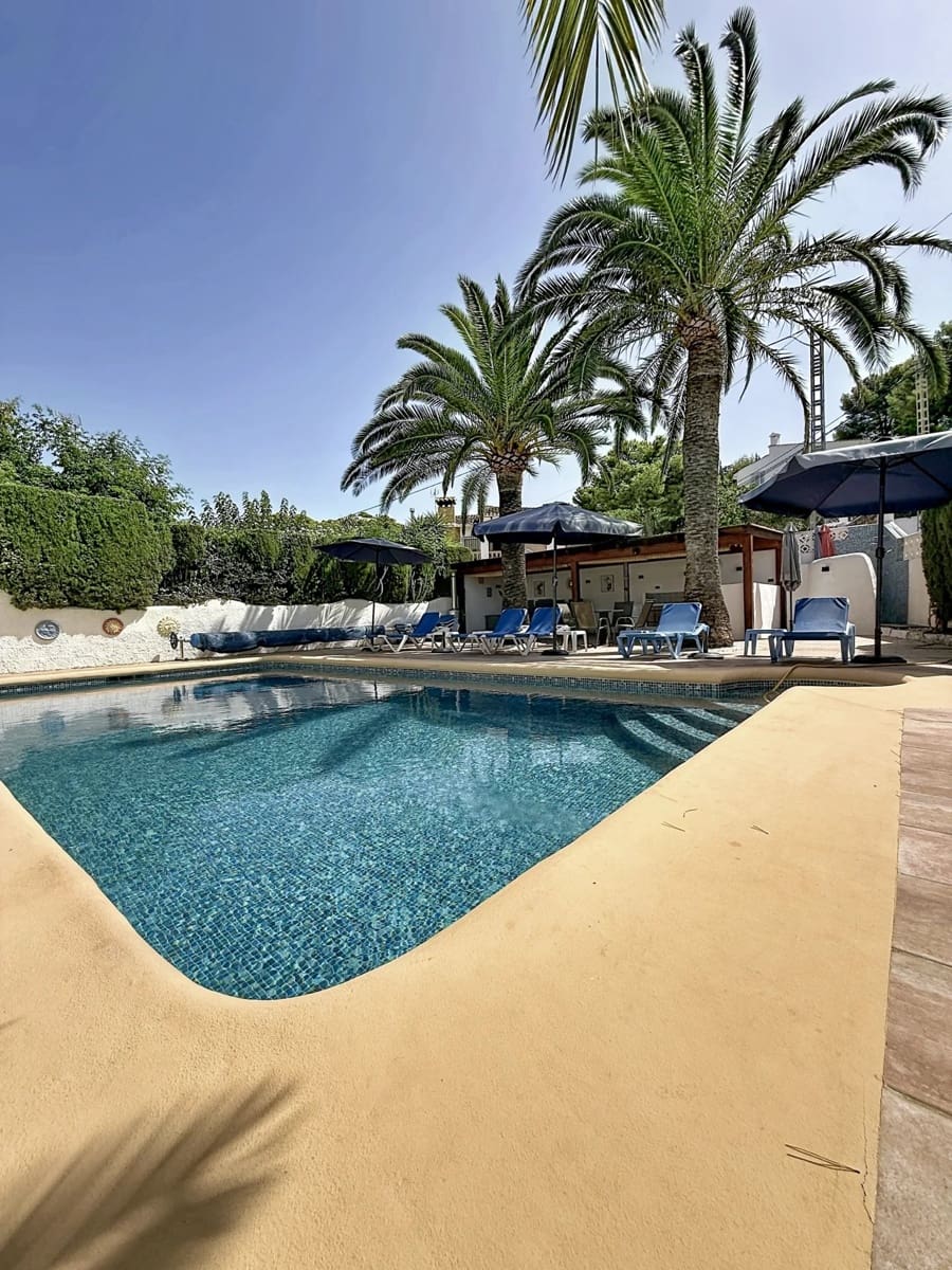 4 soveværelse Villa til salg i Moraira med swimmingpool - € 699.000 (Ref: 10158694)