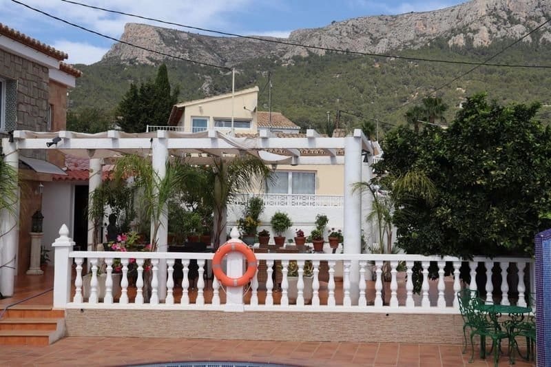 11 makuuhuone Kaupallinen myytävänä paikassa Calpe / Calp mukana uima-altaan - 850 000 € (Ref: 8011191)