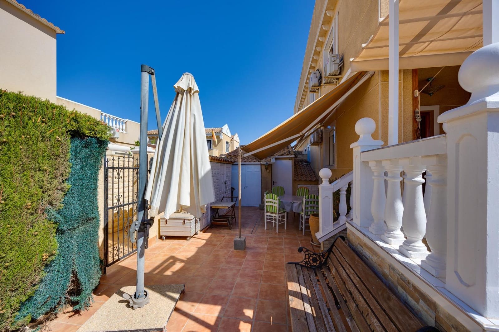 4 chambre Villa/Maison à vendre à Torrevieja avec piscine garage - 359 900 € (Ref: 10067944)