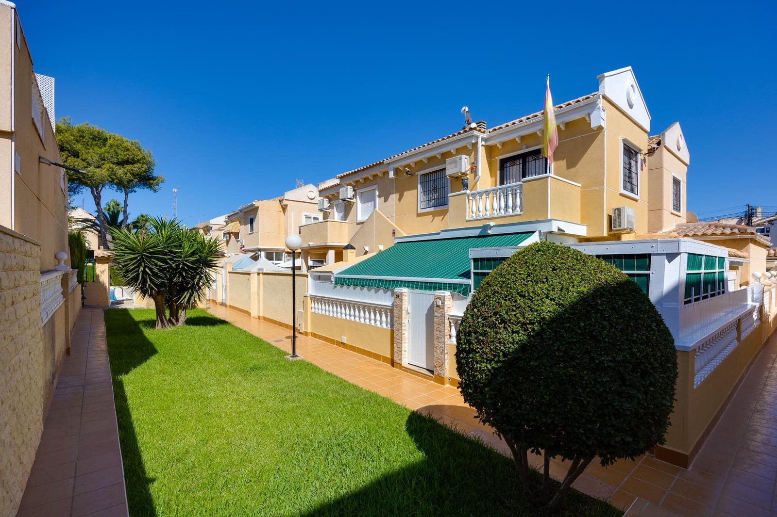 4 chambre Villa/Maison à vendre à Torrevieja avec piscine garage - 359 900 € (Ref: 10067944)
