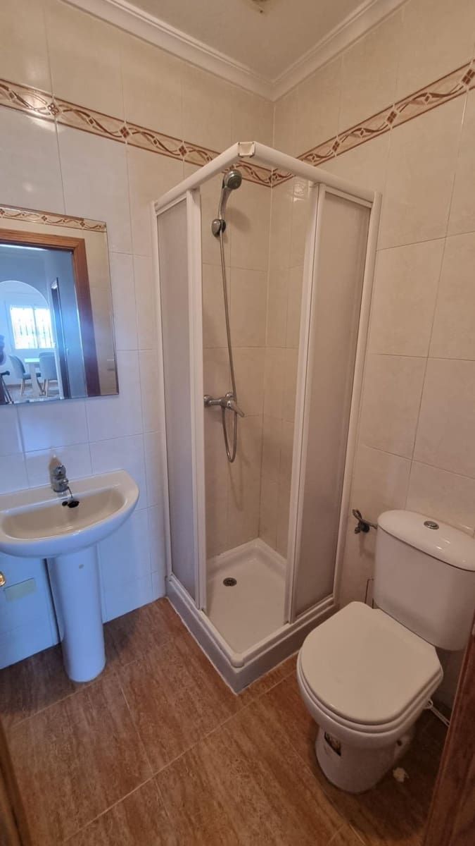 3 soverom Kjedet enebolig til salgs i Guardamar del Segura med svømmebasseng garasje - € 199 000 (Ref: 10159694)