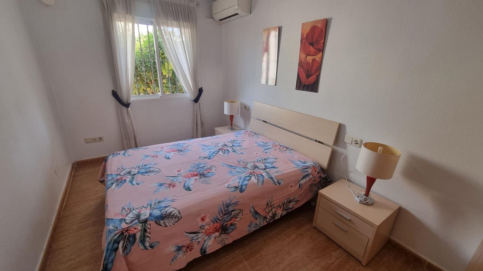 3 soverom Kjedet enebolig til salgs i Guardamar del Segura med svømmebasseng garasje - € 199 000 (Ref: 10159694)