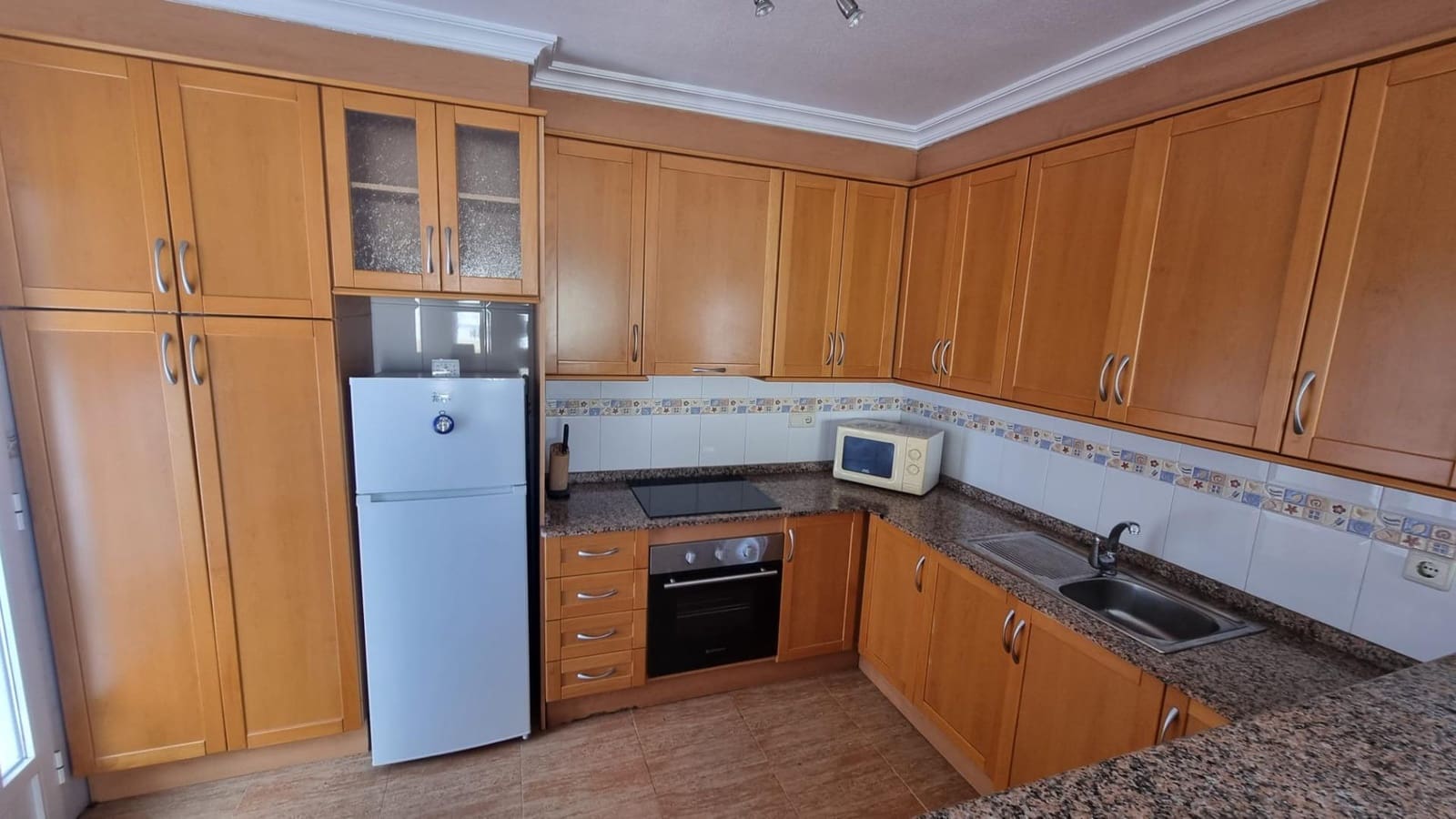3 soverom Kjedet enebolig til salgs i Guardamar del Segura med svømmebasseng garasje - € 199 000 (Ref: 10159694)