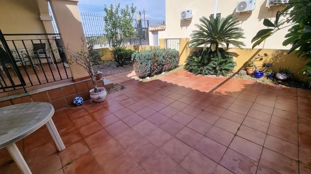 3 soverom Kjedet enebolig til salgs i Guardamar del Segura med svømmebasseng garasje - € 199 000 (Ref: 10159694)