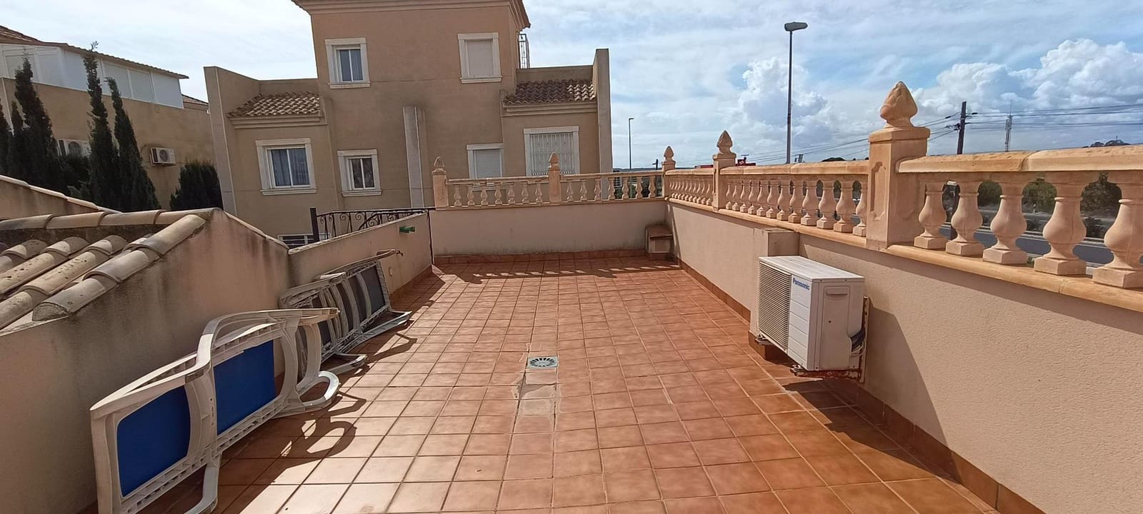 3 soverom Kjedet enebolig til salgs i Guardamar del Segura med svømmebasseng garasje - € 199 000 (Ref: 10159694)