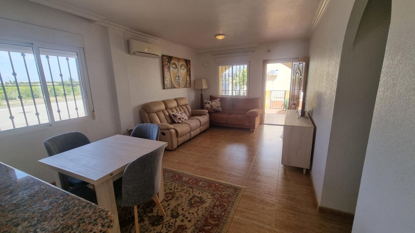 3 soverom Kjedet enebolig til salgs i Guardamar del Segura med svømmebasseng garasje - € 199 000 (Ref: 10159694)